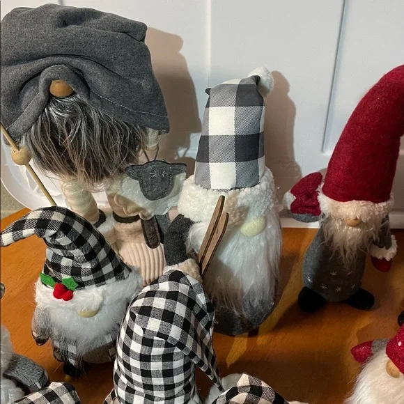 Bundle Holiday Gnome Collection - Picture 6 of 6